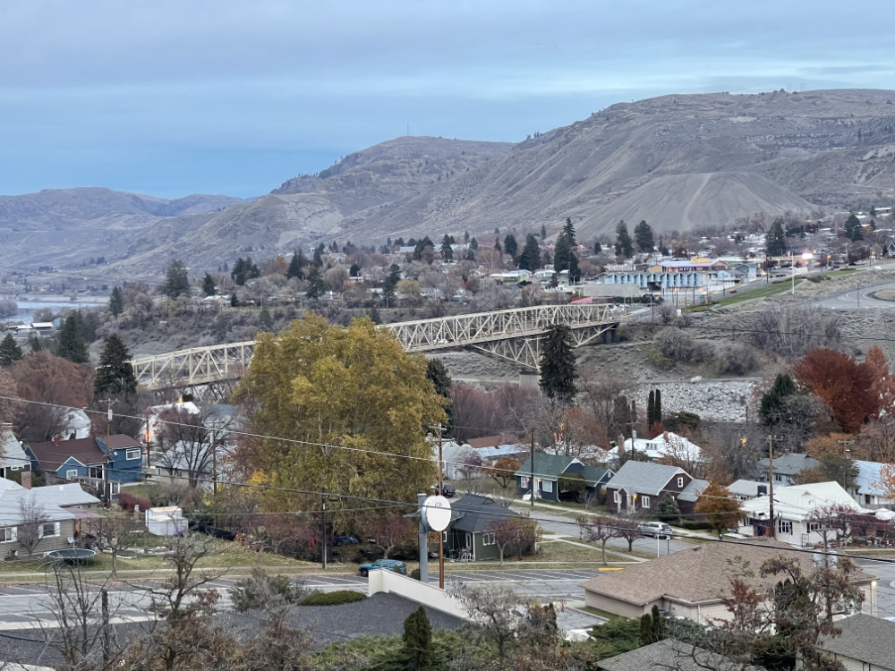 town of Coulee Dam with sycamore's yellow leaves still hanging on in November