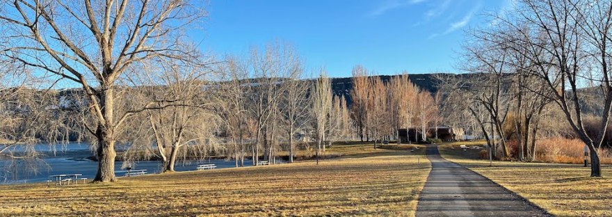 Steamboat State Park on Banks Lake on a sunshine-filled winter day