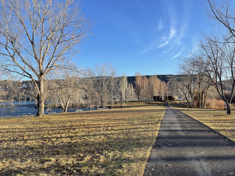 Steamboat State Park on Banks Lake on a sunshine-filled winter day