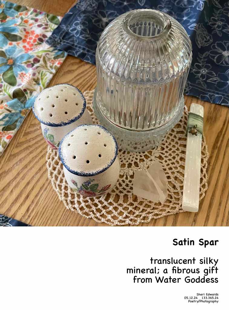 Mother’s Day delight: a gift for a goddess:
crystals of gypsum: satin spur