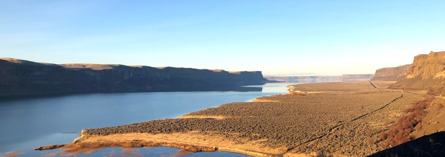 Upper Grand Coulee, now thought to have been carved hundreds of thousands of years ago by a receding waterfall from a massive ice age flood